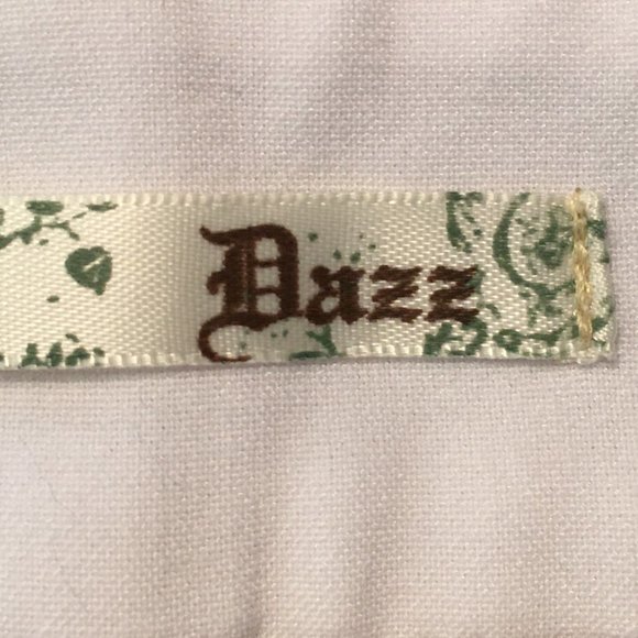 DAZZ White Single Pleat Cuffed Shorts - Picture 9 of 10